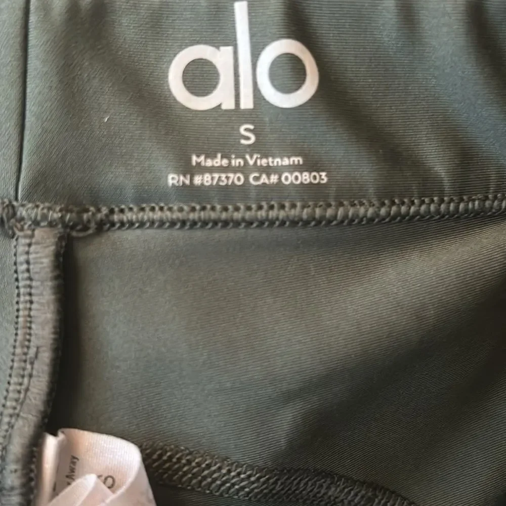 ALO Yoga High-Waist 4 Pocket Utility Legging Dark Cactus Size S / Exellent